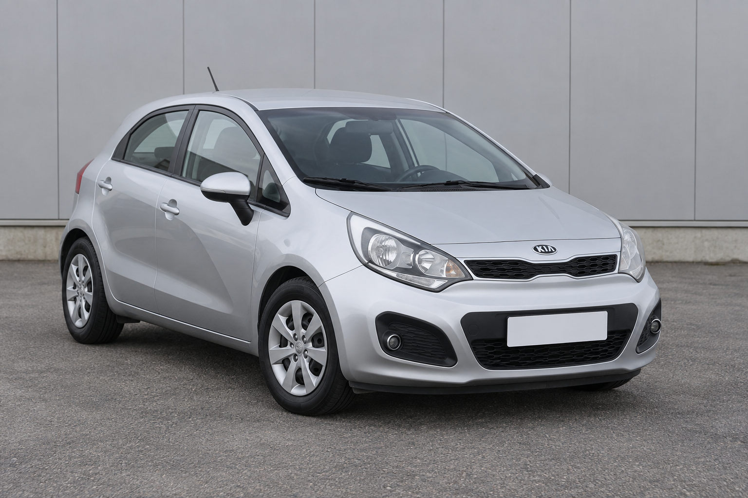 Kia Rio i sølvmetal