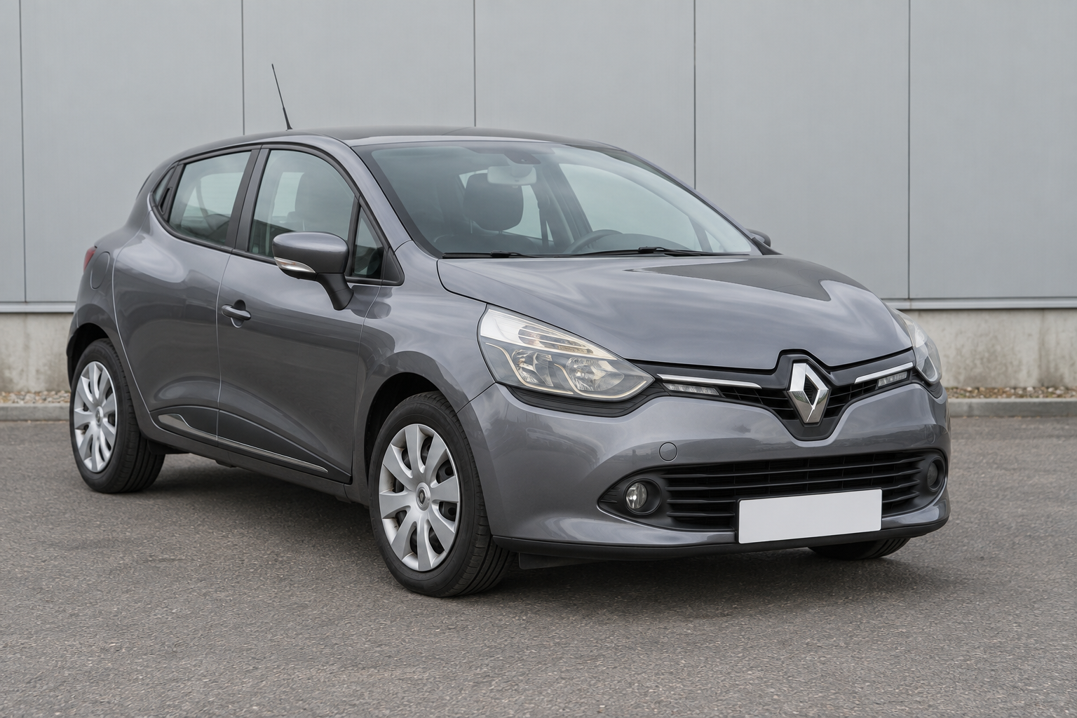 Renault Clio i gråmetal